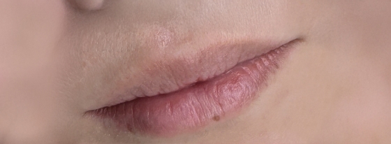 リップアートメイク前c